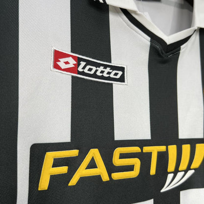Retro Juventus Home Kit 2001/02 Football Jersey