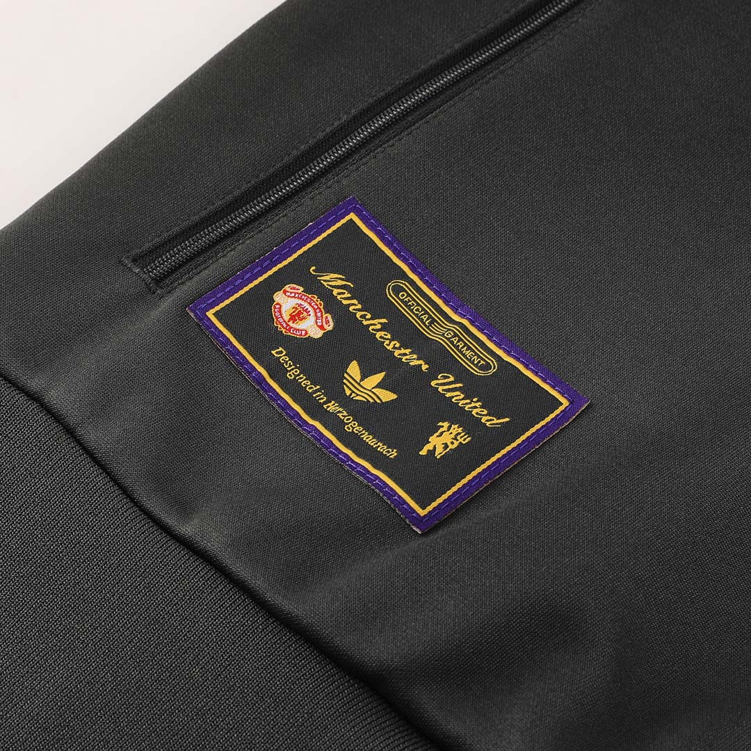 Manchester United 2025/26 Black Training Jacket
