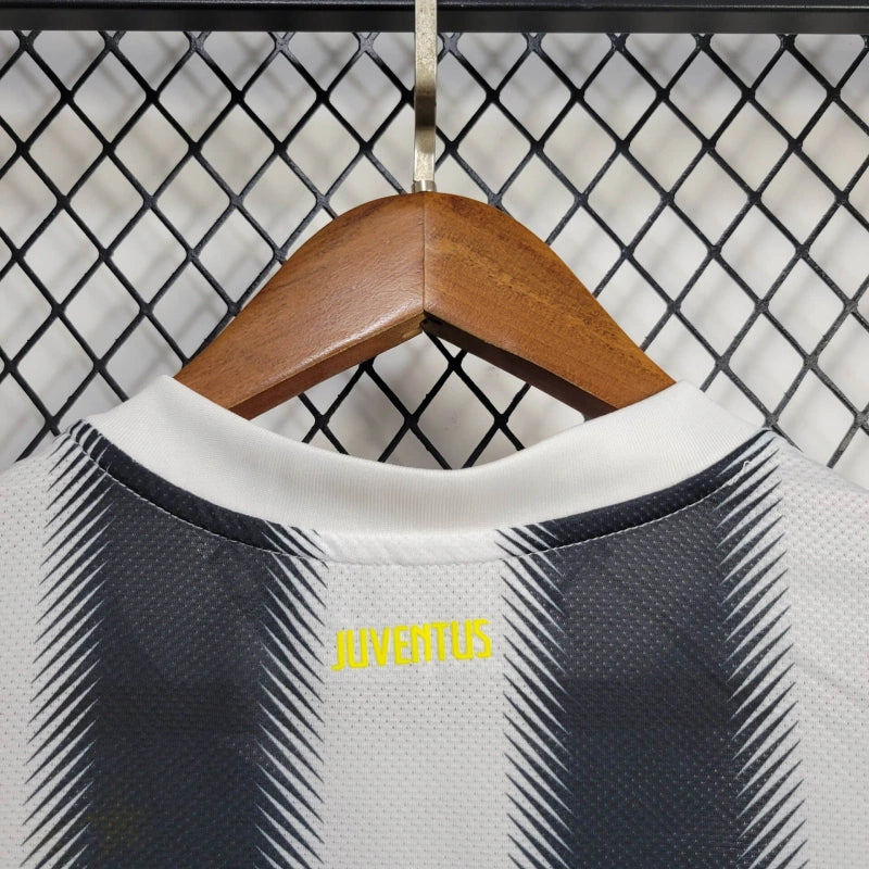 Retro Juventus Home Kit 11/12 Football Jersey