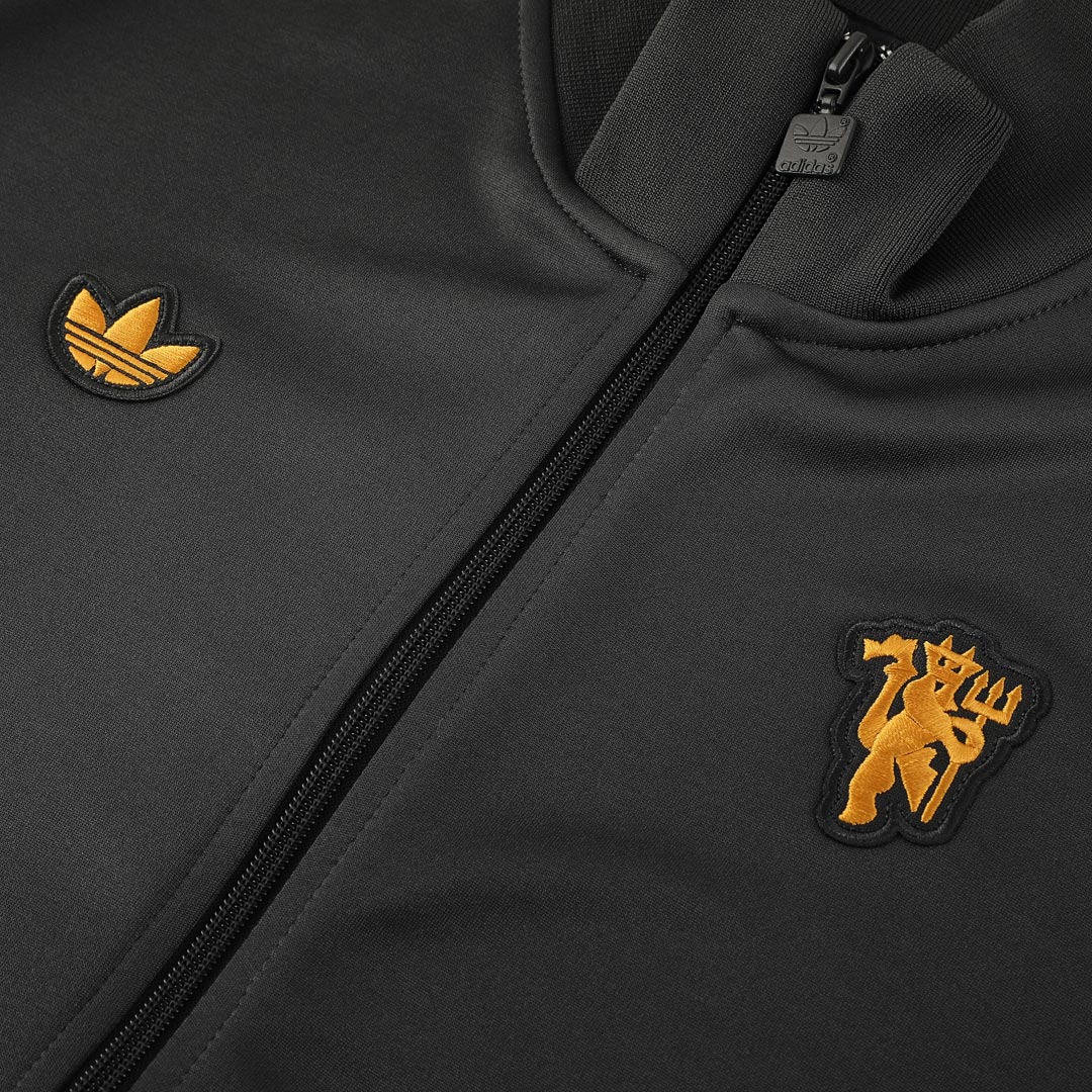 Manchester United 2025/26 Black Training Jacket