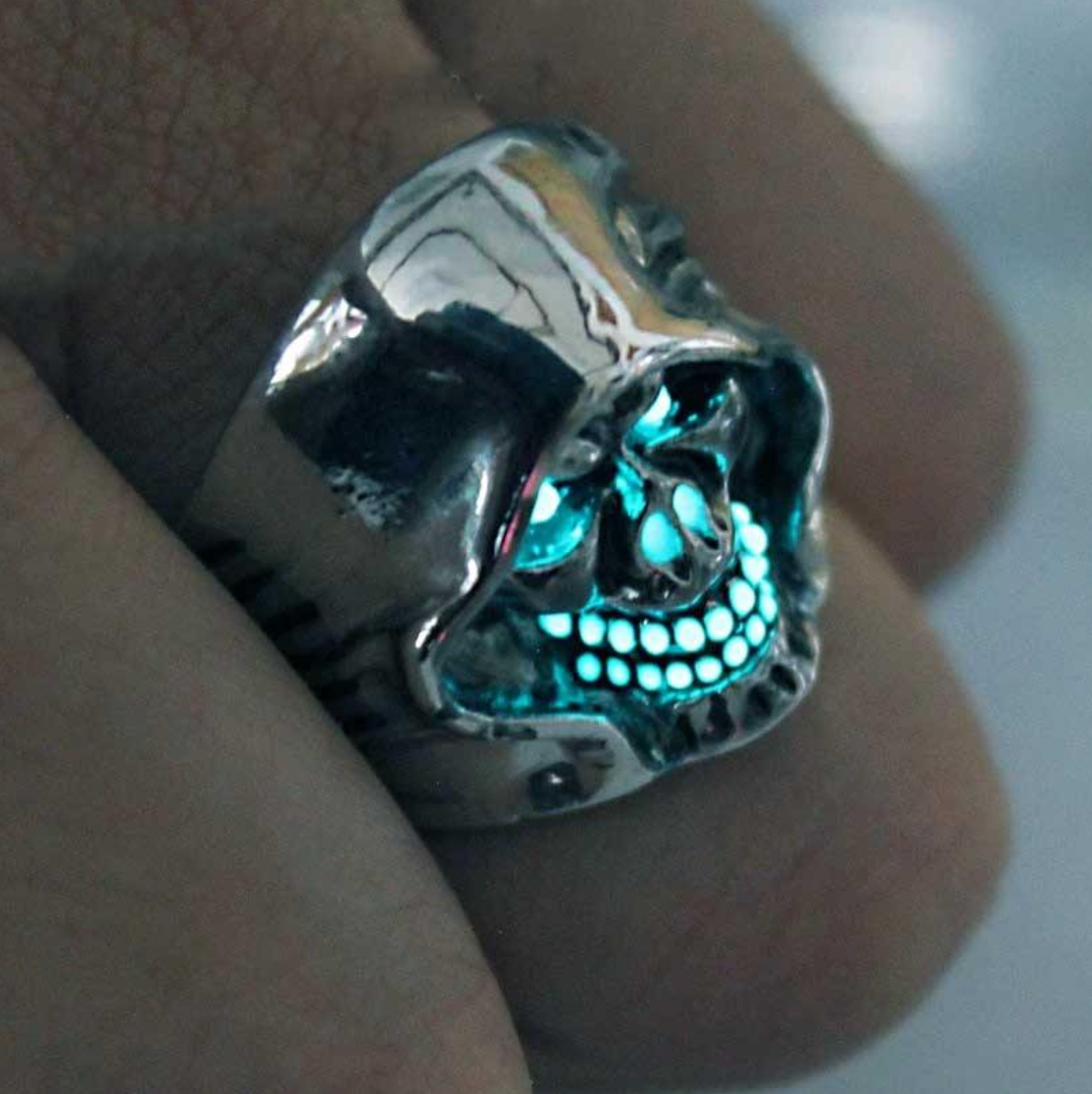 Gothic Skull Ring – Glowing Skeleton Warrior Punk Glow Dark Statement