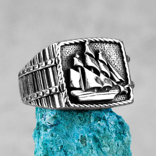 Gothic Statement Ring – Starboard Smooth Sailing Punk Biker for Alternative Styling