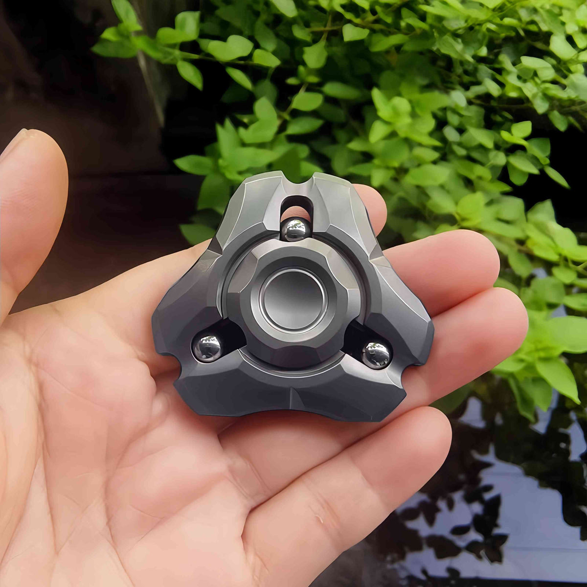 Stainless Steel Fidget Spinner – Shield Toy with Embedded Ball Bearings
