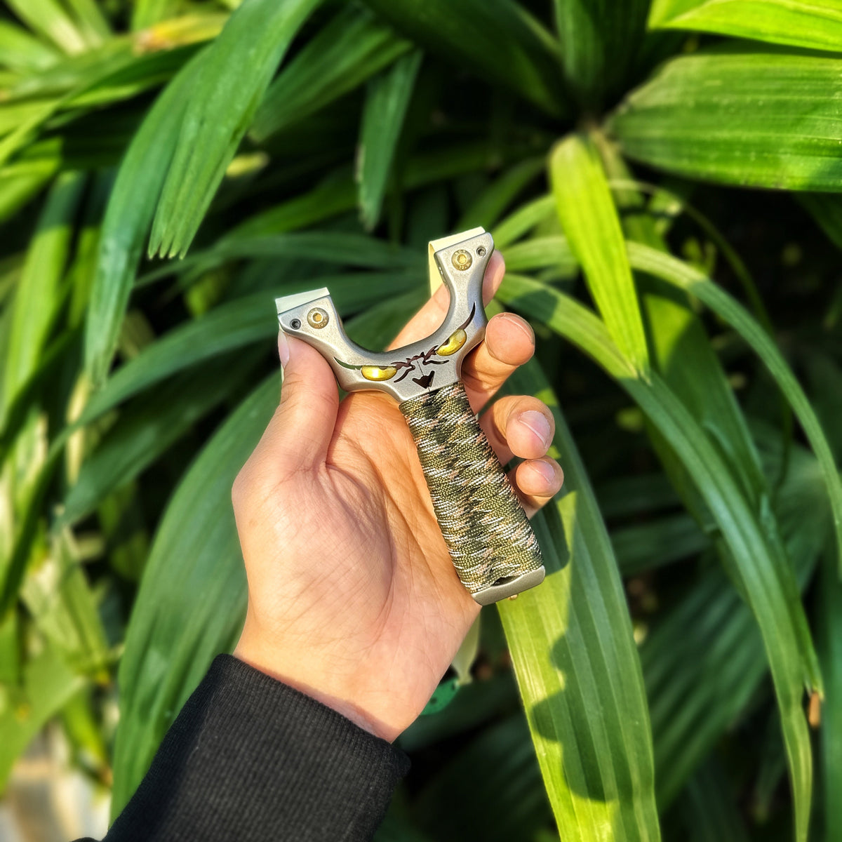 Stainless Steel Slingshot – Powerful with CNC Paracord Handle with Fiber Optic Sight
